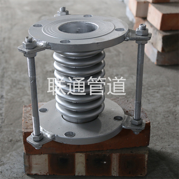 横向大拉杆补偿器